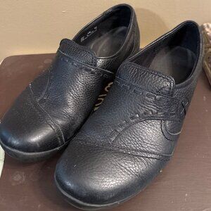 Clarks Black In Motion Leather Slip-Ons 9.5 Clogs Black